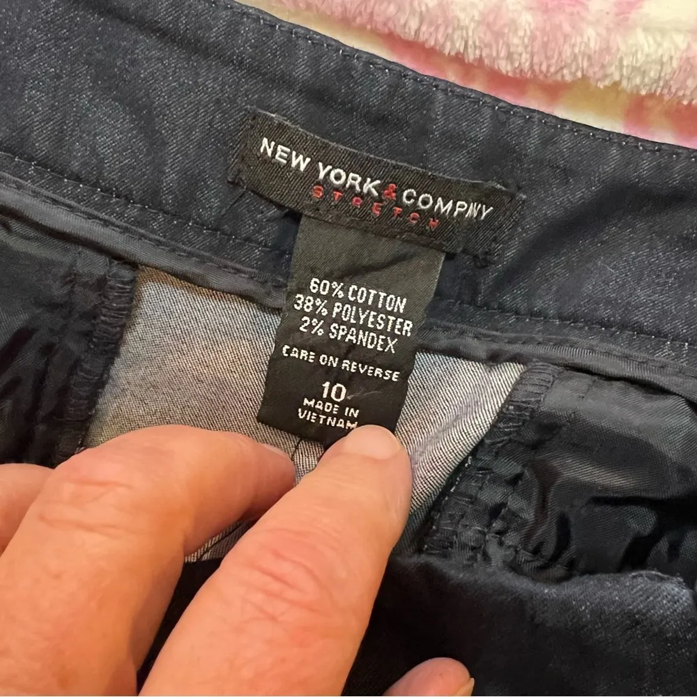 NEW YORK AND COMPANY stretch skirt dark blue size 10 pockets side zipper - Image 3