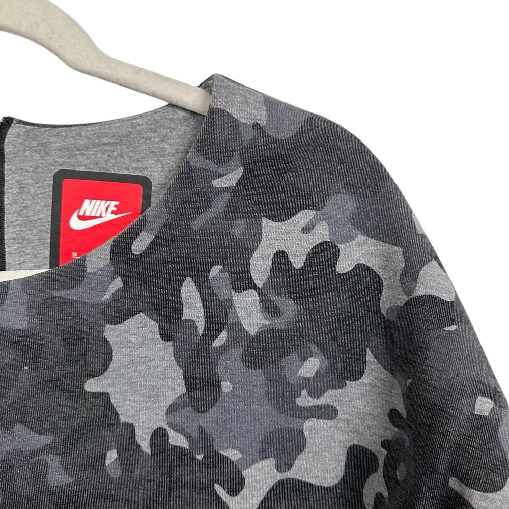 Nike Tech Women’s Sz M Sweatshirt Gray Camo Pullover Cropped Crew Neck Thumb - Image 4
