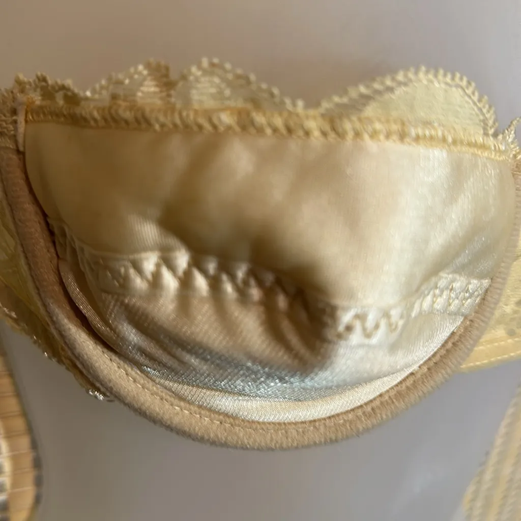 Victoria’s Secret 1970s/1980s Lightly Padded Cream Underwire Strapless Bra 34B - Image 12