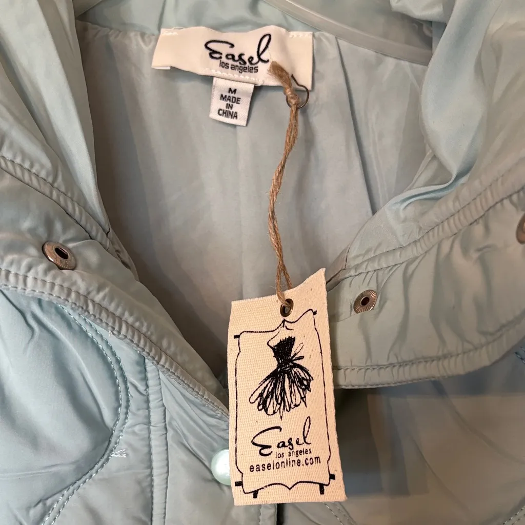 Easel Quilted Puffer Jacket in Soft Green - Image 2