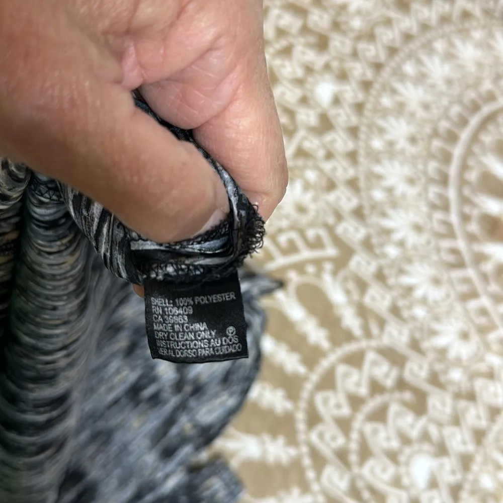 Sleeveless Ruffled Blouse Sz S - Image 4