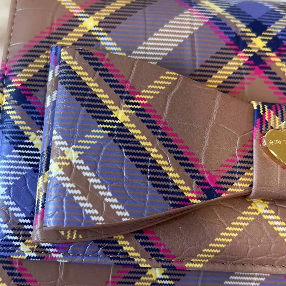 Betsy Johnson crossbody wallet pastel plaid w/ adjustable strap & front Bow NWT - Image 8