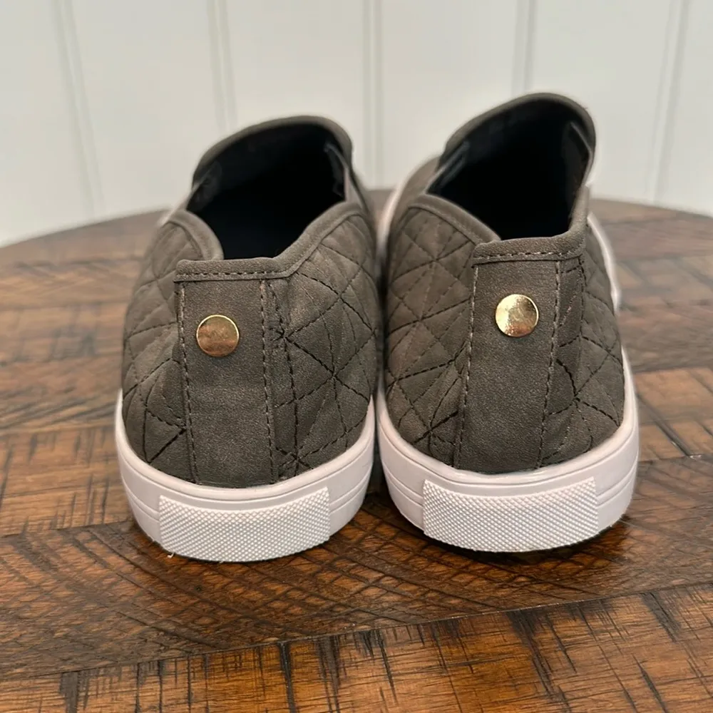 Global Win Women’s 11 Gray Quilted Slip On Loafer Sneaker - Image 7