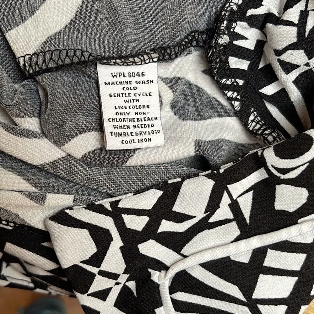 Style & Co. vneck tank.  Size Medium. - Image 4