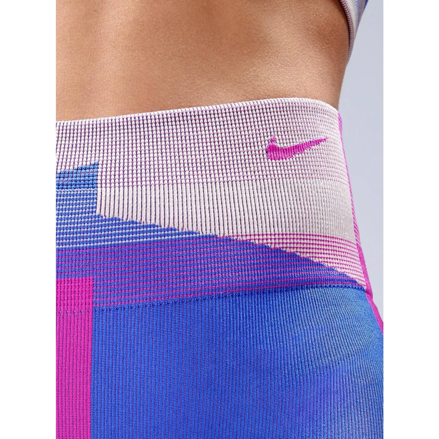 Nike Icon Clash 8" Seamless Vibrant Training Shorts Size‎ Small - Image 5