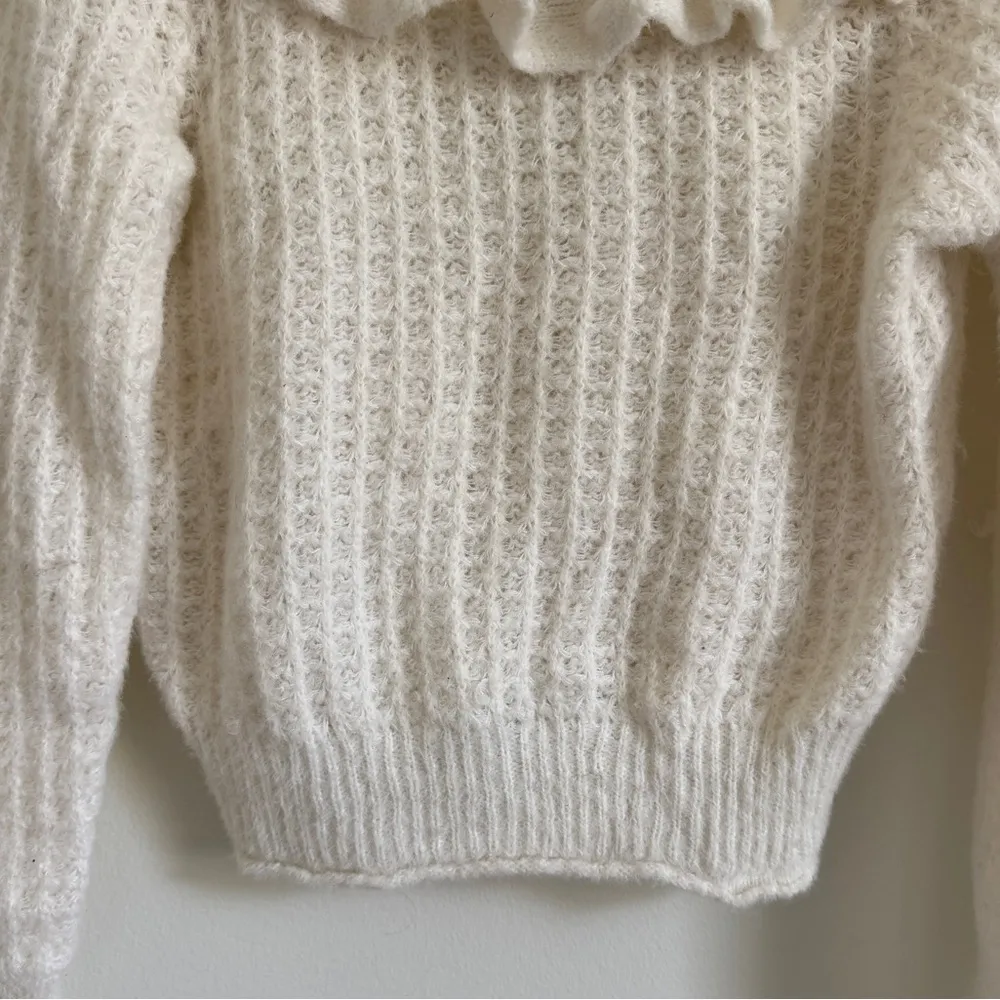 Anthropologie Ivory White Ruffled Boat Neck Soft Wool Knit Sweater Size Medium - Image 6