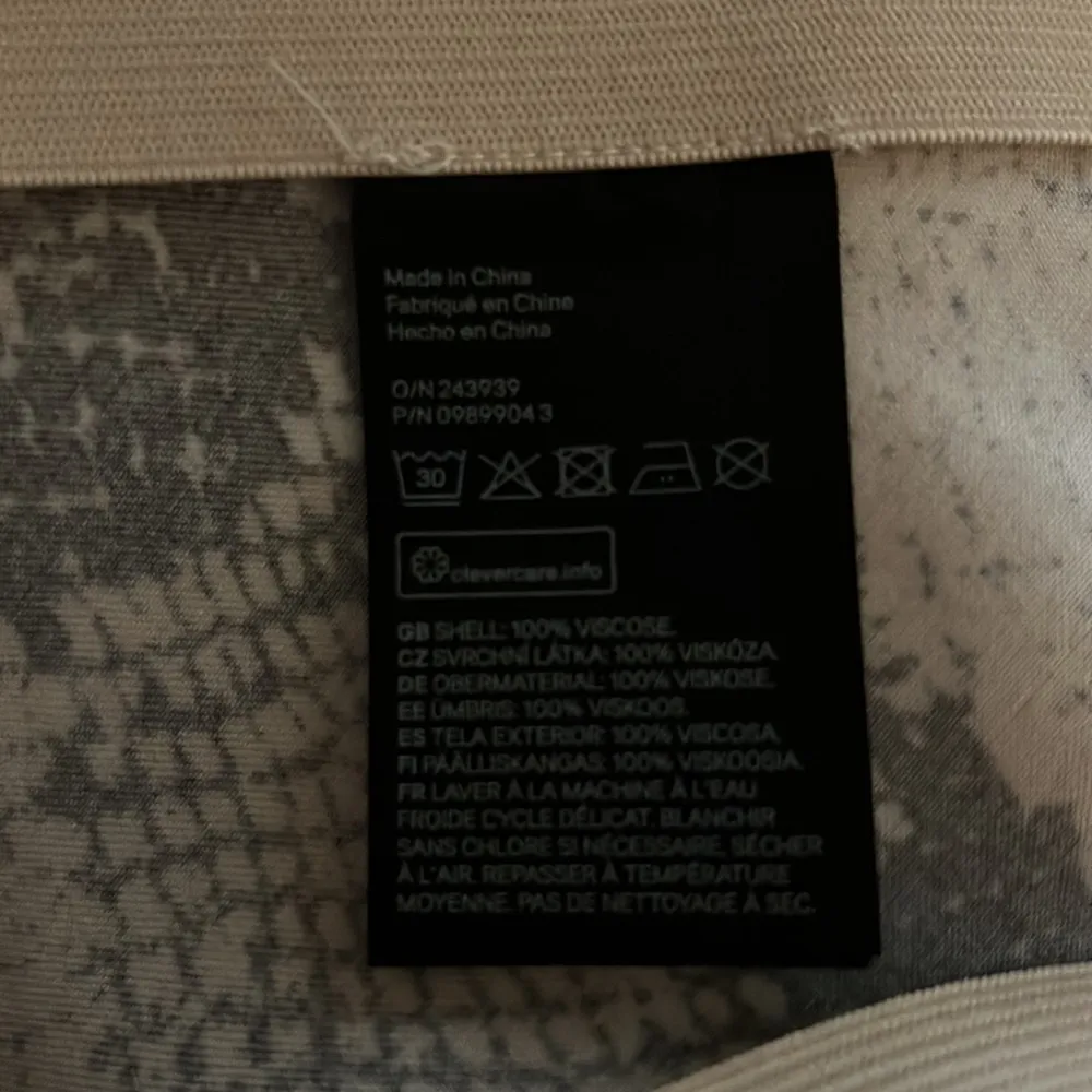 Elastic Waist Snake Skin Print Silky Skirt Size L - Image 6