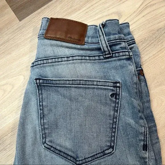 Light Wash Skinny Skinny Raw Hem Distressed Denim Jean sz 25 - Image 2