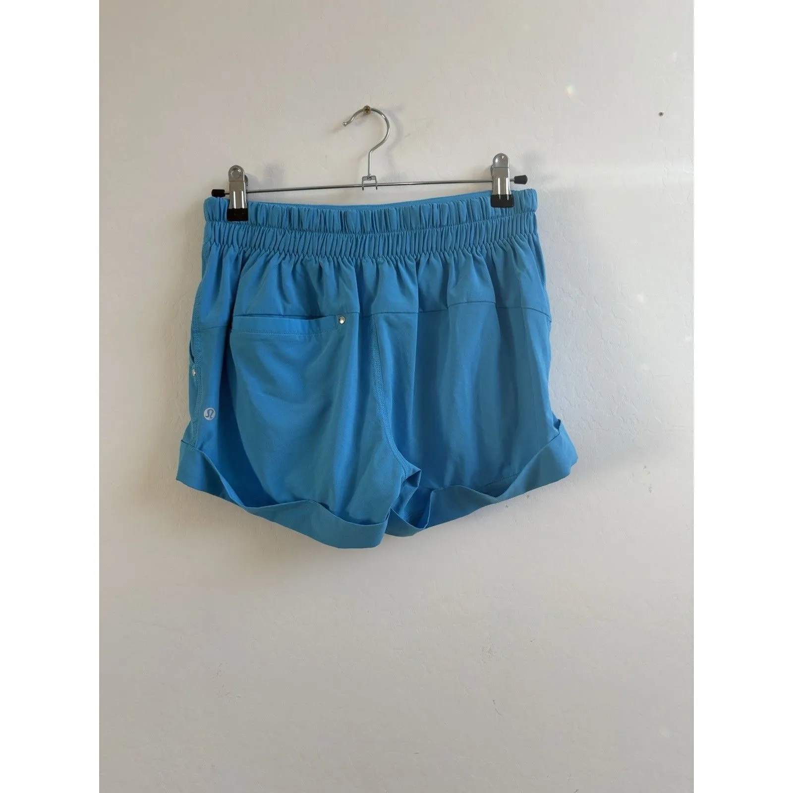 Lululemon Spring Break Away Shorts Women's Size 6 blue 3 in inseam - Image 4