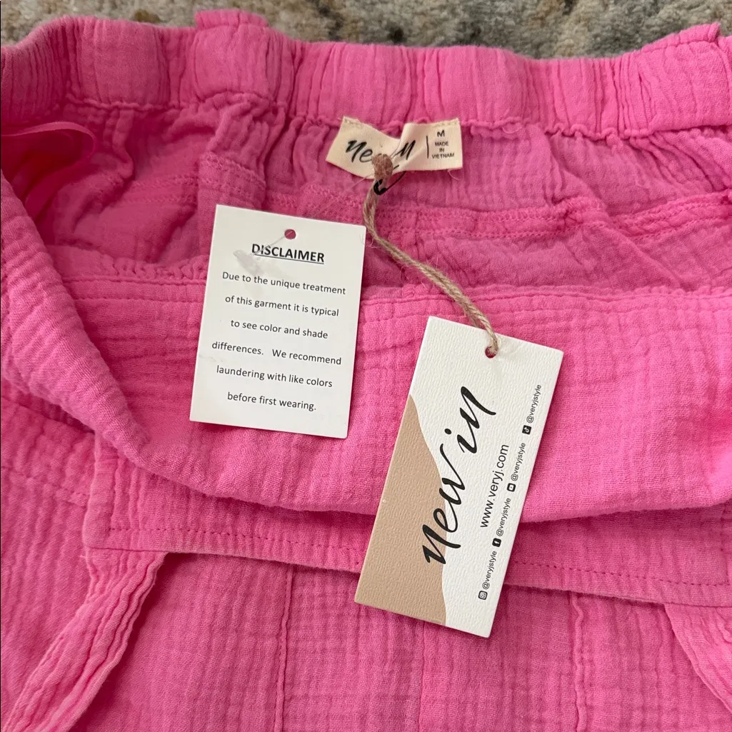 New in Stylish Pink Romper NWT Size M - Image 8