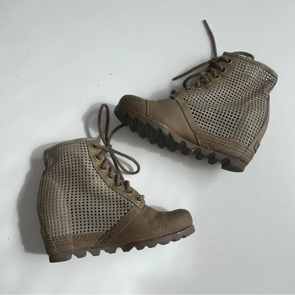 Sorel Booties Boots 1964 Premium Wedge Leather Perforated Lugged Sole Army Green - Image 6
