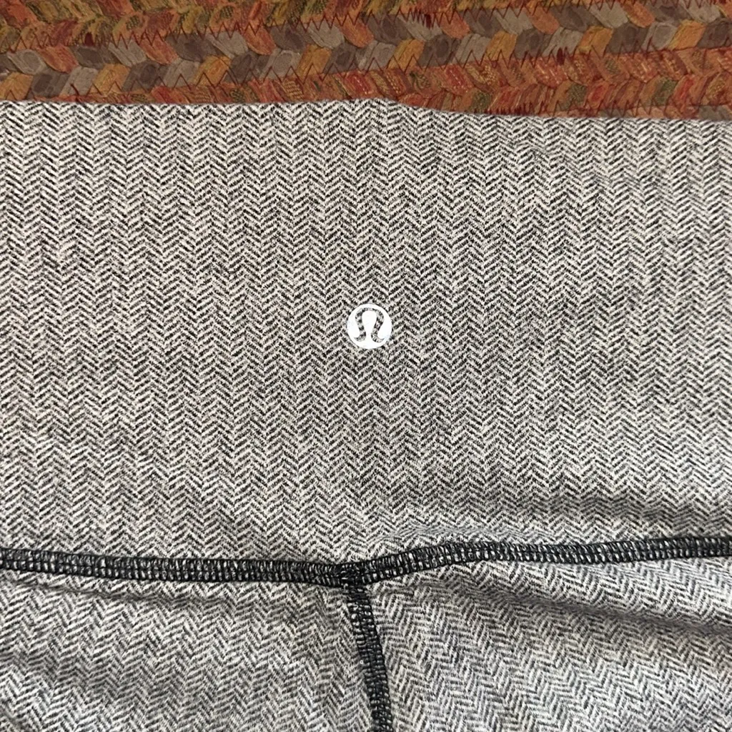 LULULEMON GREY HERRINGBONE WARM WINTER LEGGINGS - Image 6