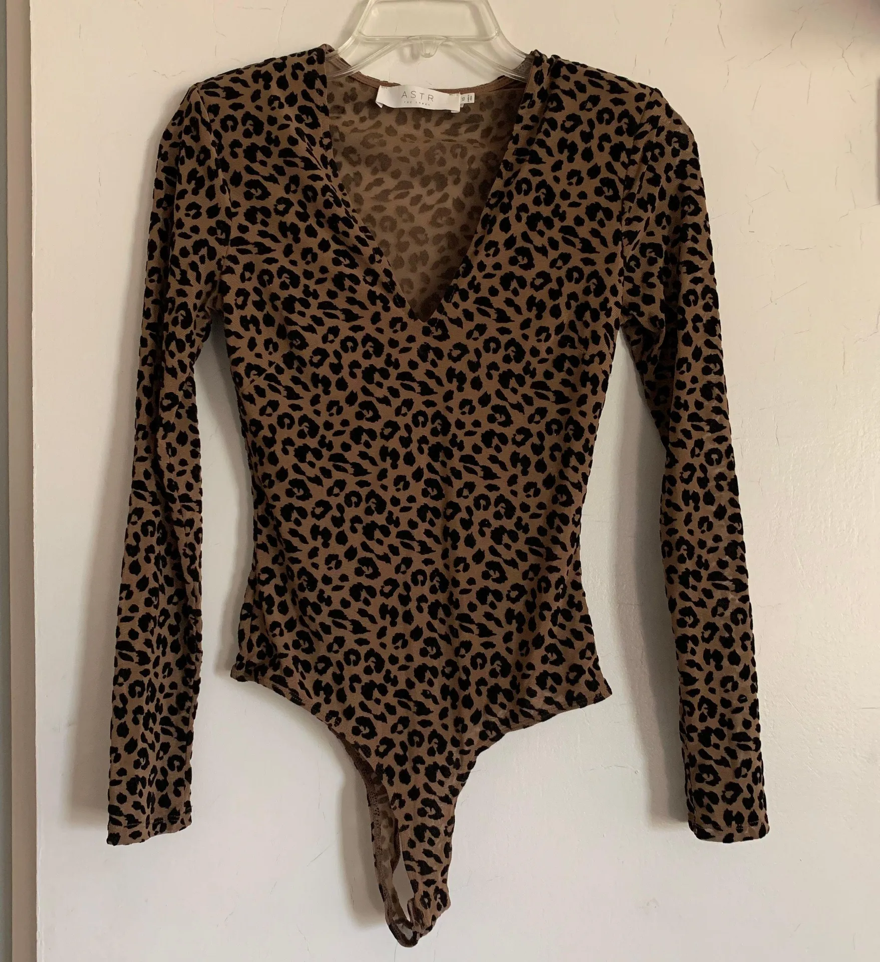 Lulus plunge Deep V leopard animal print bodysuit - Image 9
