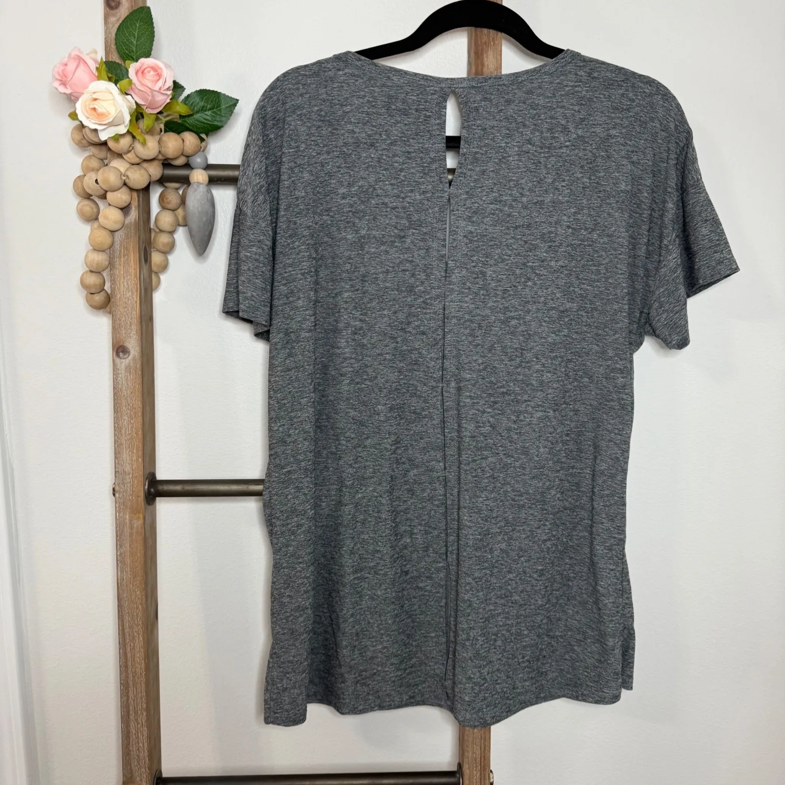 Marika Short Sleeve Gray Open Back T Shirt Size X Large - Image 3