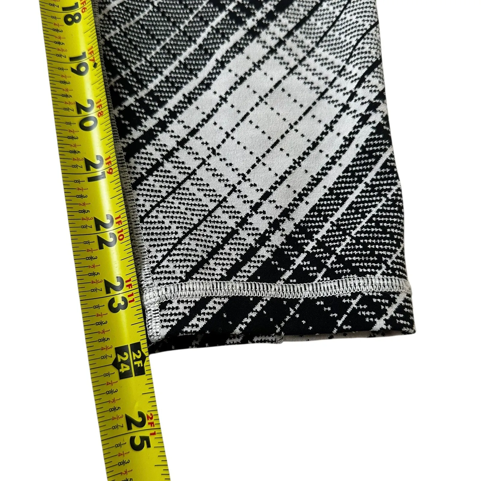 Athleta Black/White High Rise Leggings w/ Pockets Women's Size Medium | 46-9 - Image 4