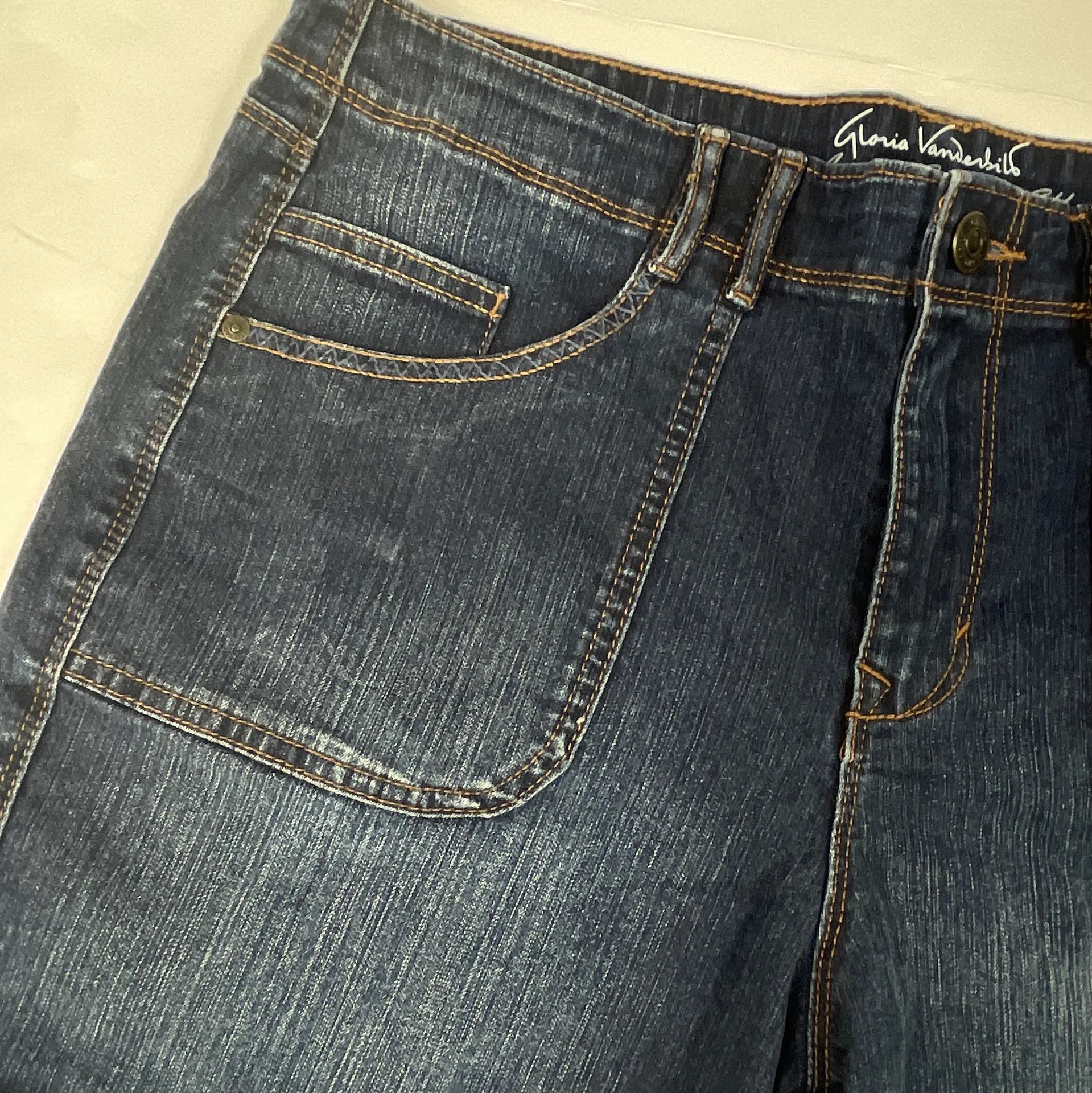 Gloria Vanderbilt EUC  All Around Slimming Effect Dark Wash Stretch Shorts 12 - Image 3