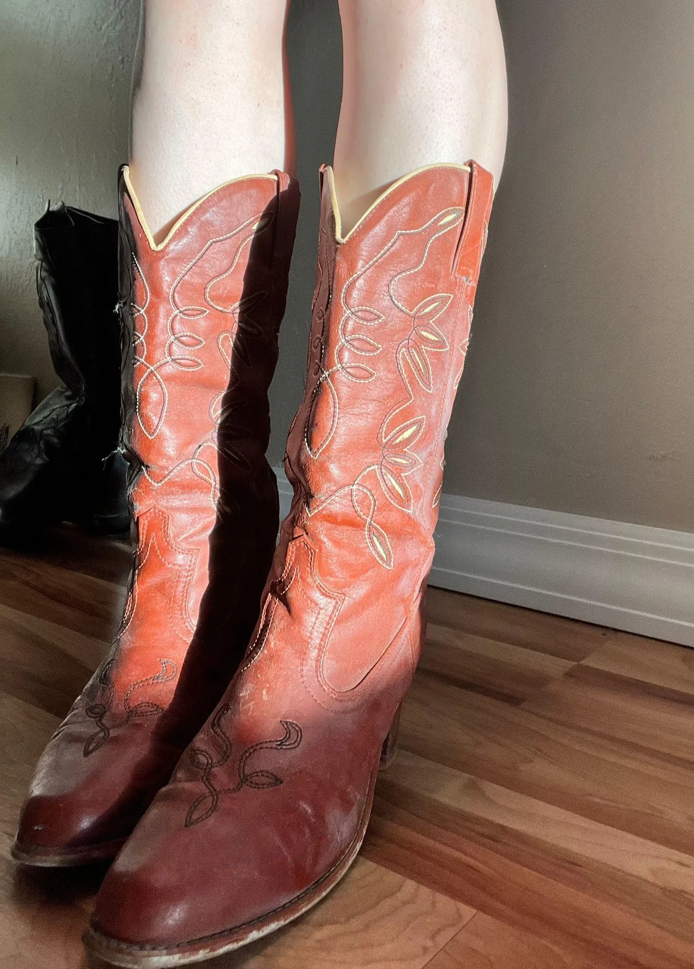 Red Cowgirl Boots Size 8 - Image 2