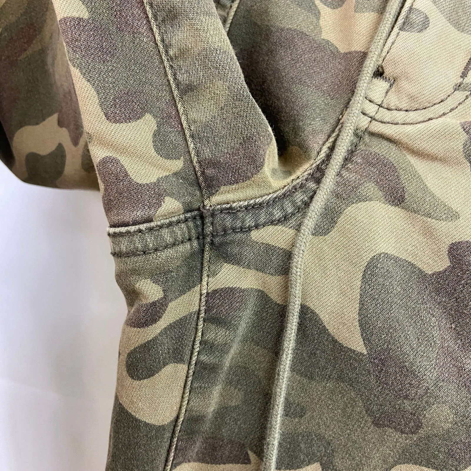 American Eagle women's green ankle zip camouflage‎ drawstring joggers pants 6 - Image 4