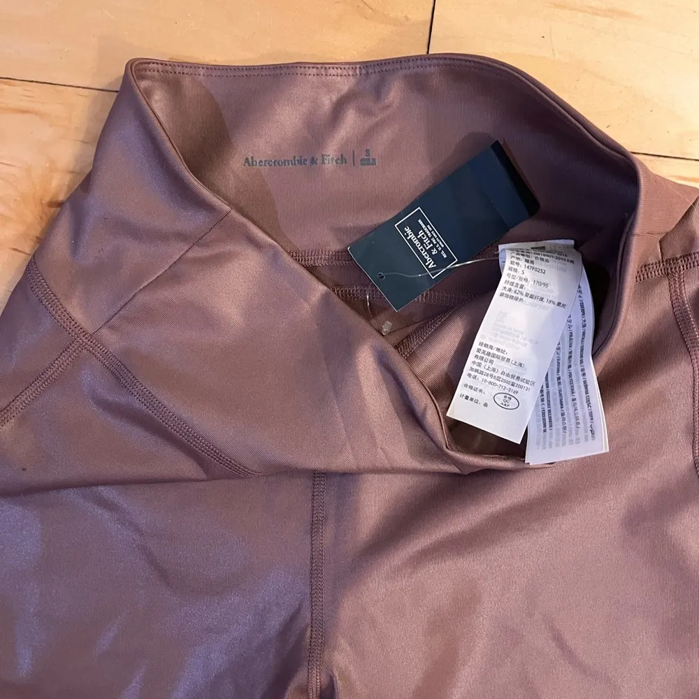 NWT Abercrombie & fitch mauve pink high rise leggings size small - Image 3