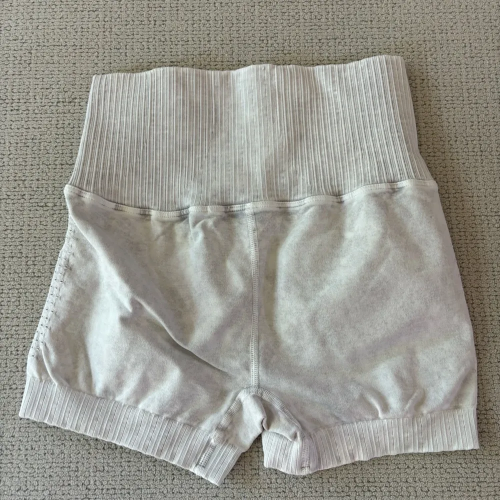 Free People Good Karma Running Short in Ice Grey XS/S - Image 4