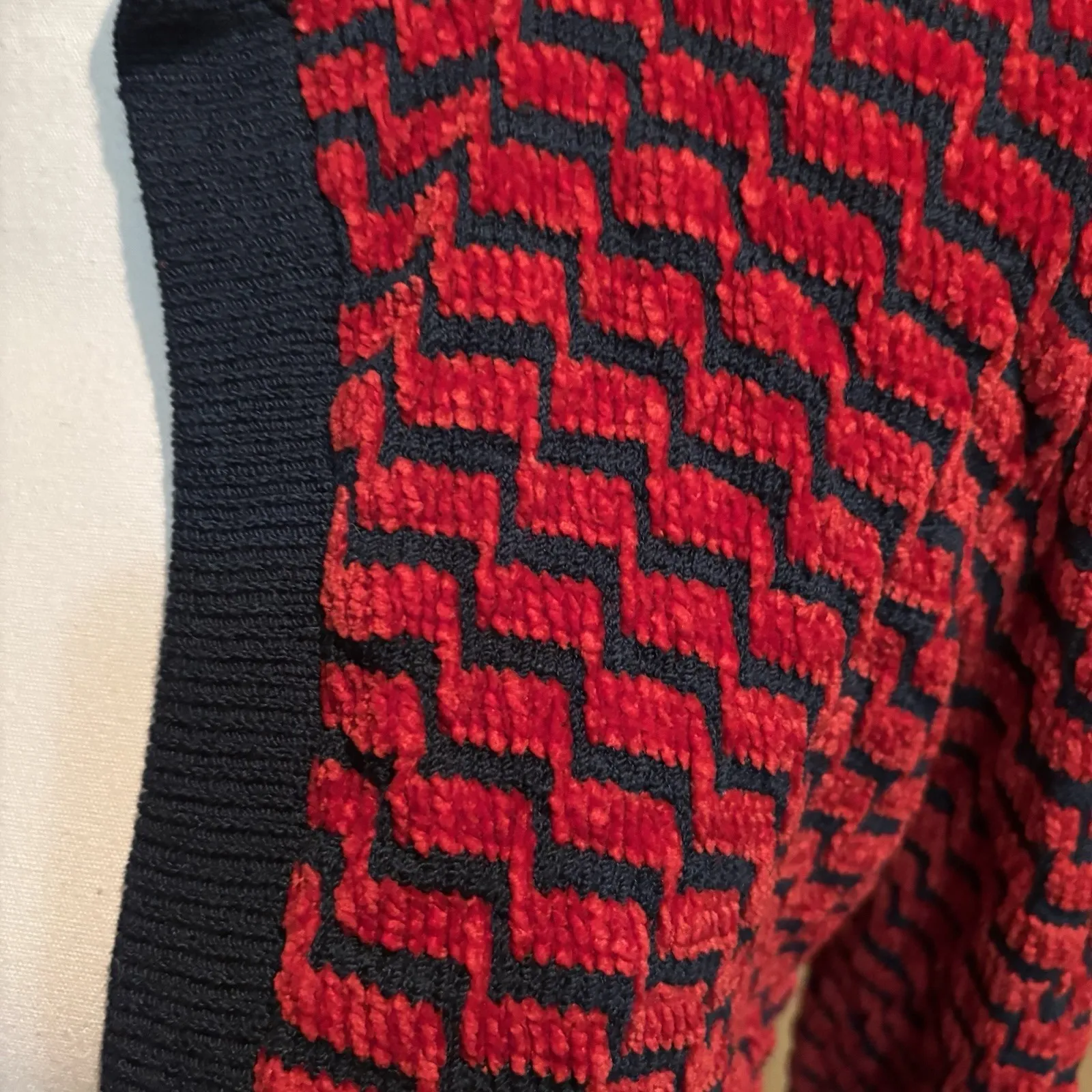 St. John Crop Open Cardigan Red and Blue Chevron‎ and Chenille Size 6 Vintage - Image 3