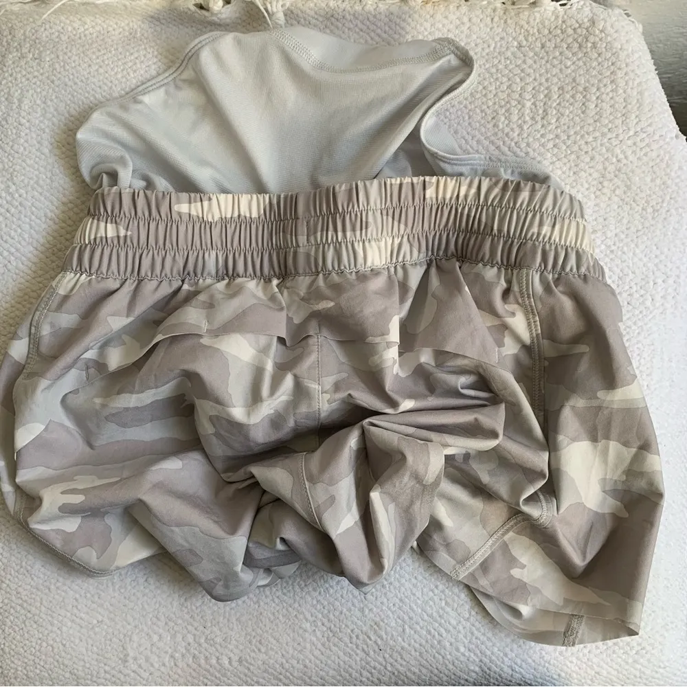 Athleta XS Camo Short - Image 3