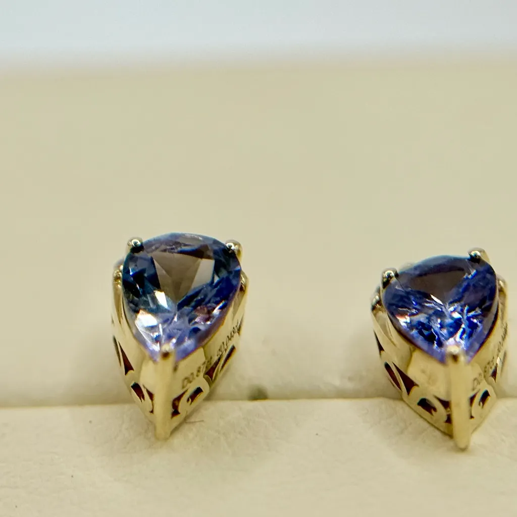 NWOT 9K Gold Pear - Image 5