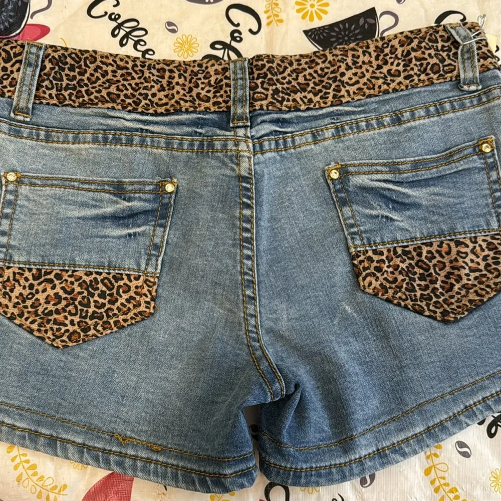 Shi Shang Yi Ge Denim Shorts Leopard Waist and Pockets Sz 28 NWT Cotton/Spandex - Image 4