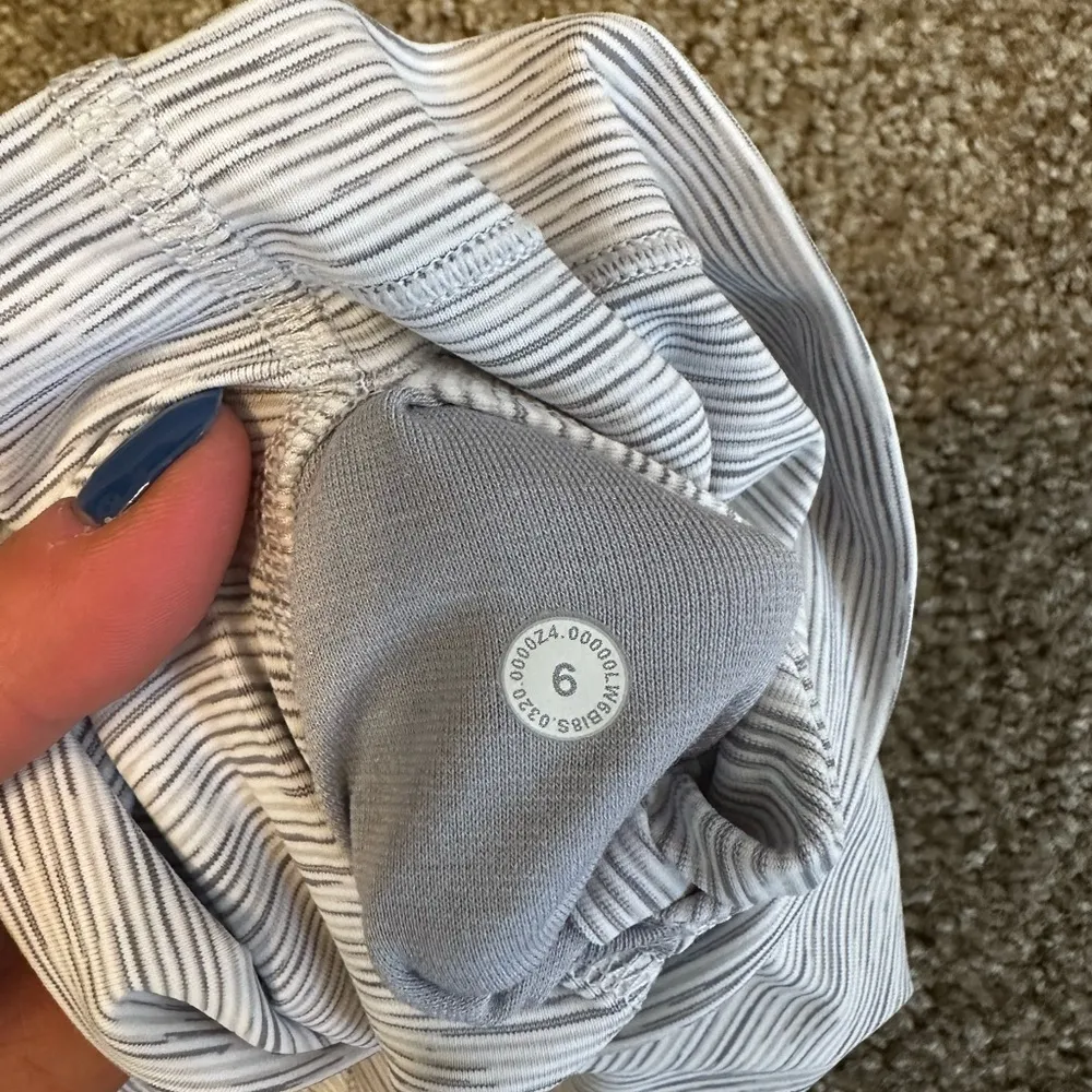 Lululemon Wunder Under Crop II Roll Down Scallop 24" Legging Gray 6 - Image 5