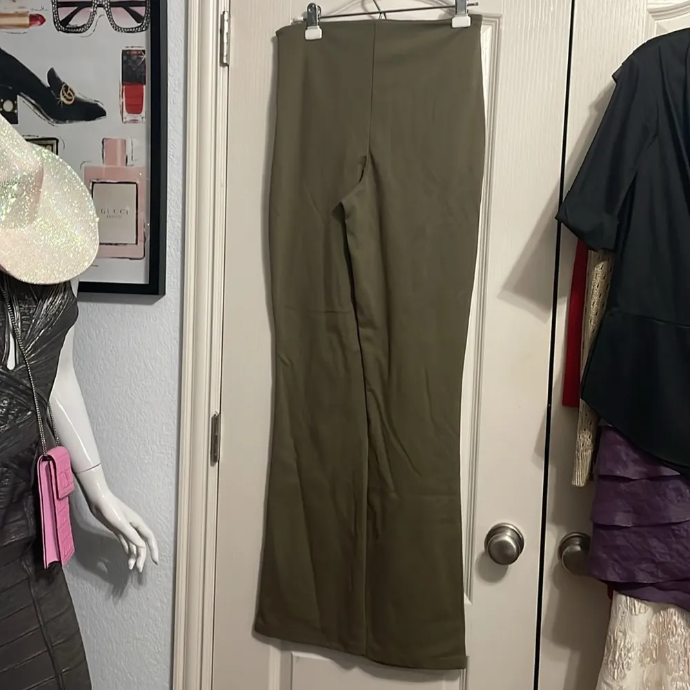 💙 NWT Fabletics 24/7 Olive Green Ponte Kick Flare Pant (TALL) - Image 4