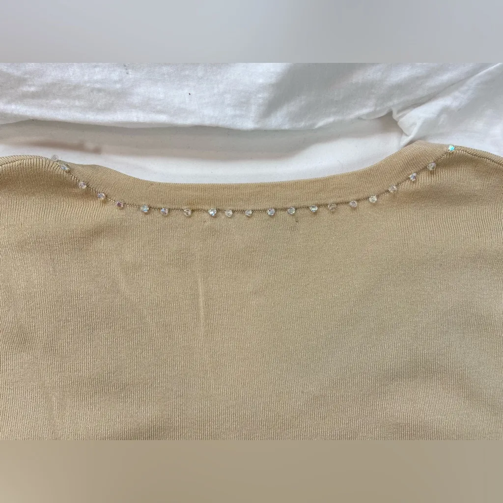 Piccolo Bella V‎ Neck knit top with Embellishments around the neckline. Size XL Tan - Image 8