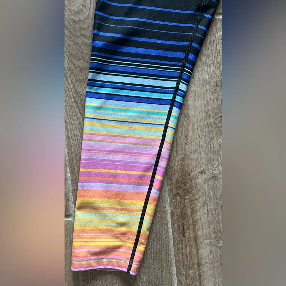 Performance Active Wear Leggings Size M - Image 6