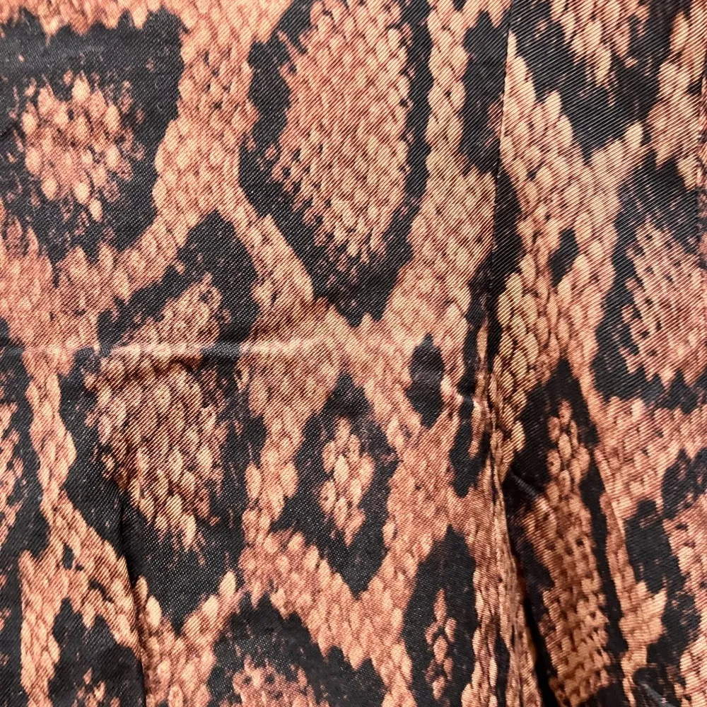 WEWOREWHAT fitted Shape Long Blazer In Brown Snakeskin size 2 NWT Sold out - Image 10