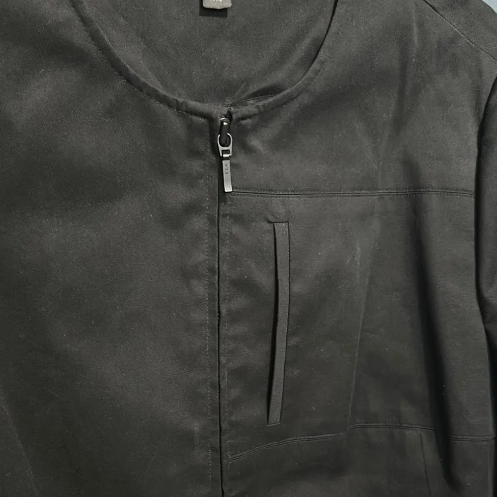 Classiques Entier Black Blazer with Structured Tailored Fit and Rounded Collar - Image 3