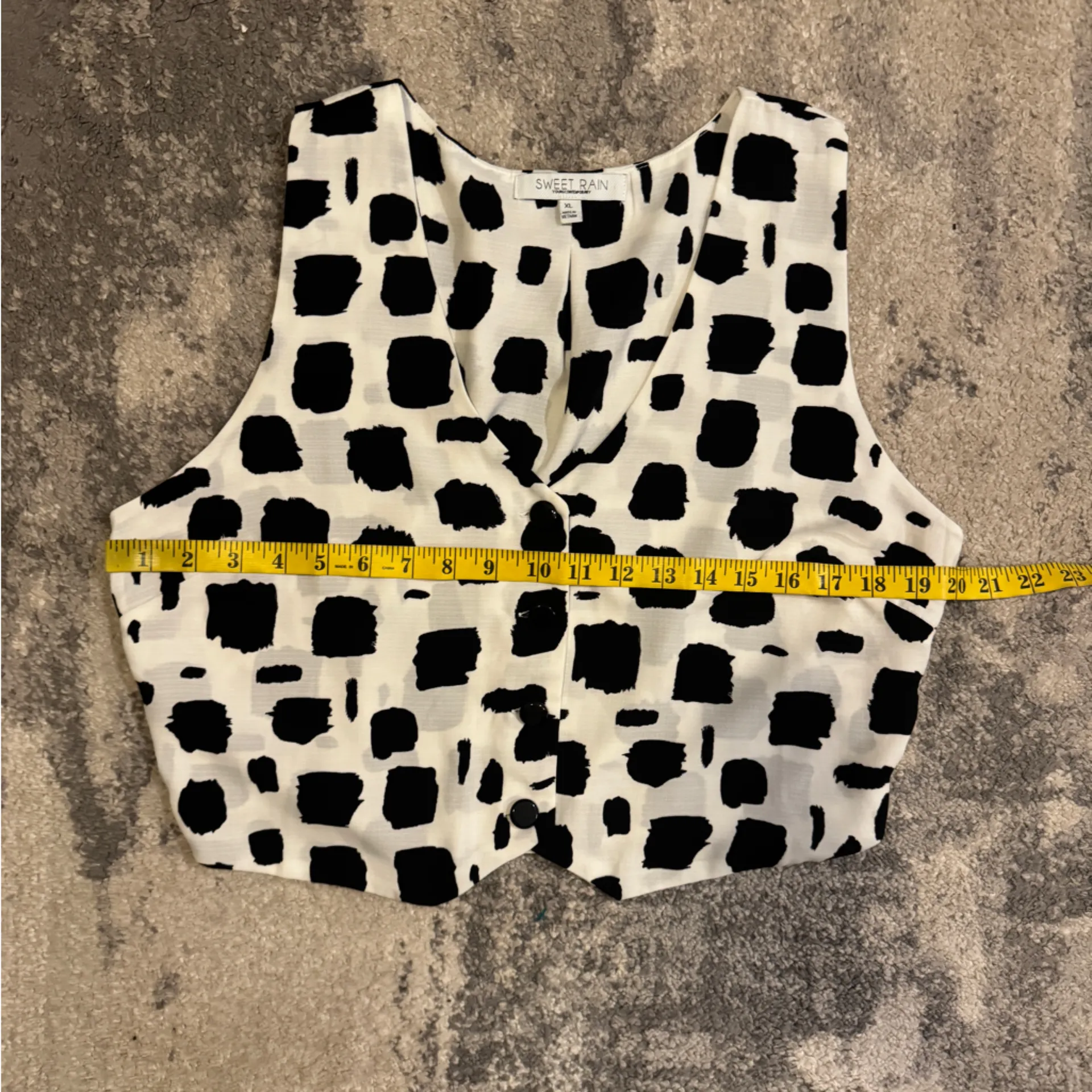 Sweet Rain Black and White Patterned Vest - Image 5