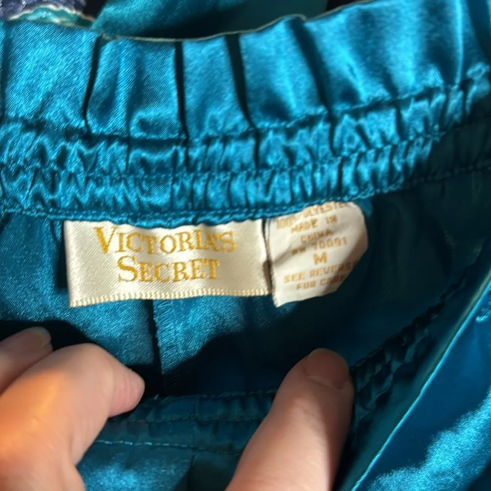 Victoria’s Secret Gold Label Satin Blue Green Pajama Short Set Size Medium - Image 6