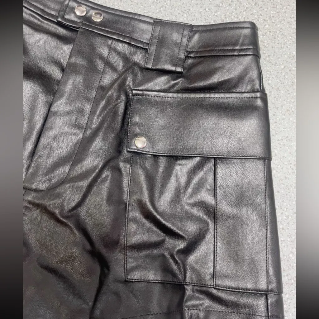 Lovers and Friends Baldwin Faux Leather Short S - Image 6
