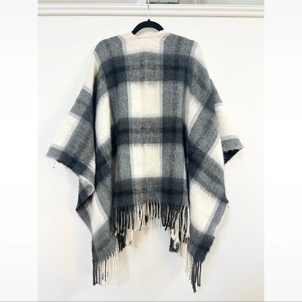 Marine Layer Flannel Plaid Georgia Poncho One Size - Image 7