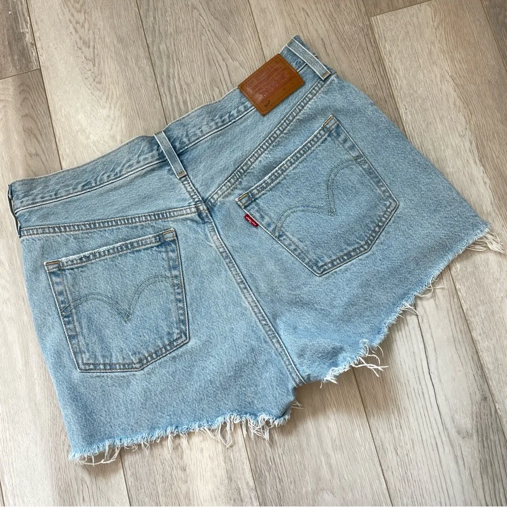 Levi's 501 High Rise Button Fly Cut Off Denim Shorts Light Wash (size 32) casual - Image 5