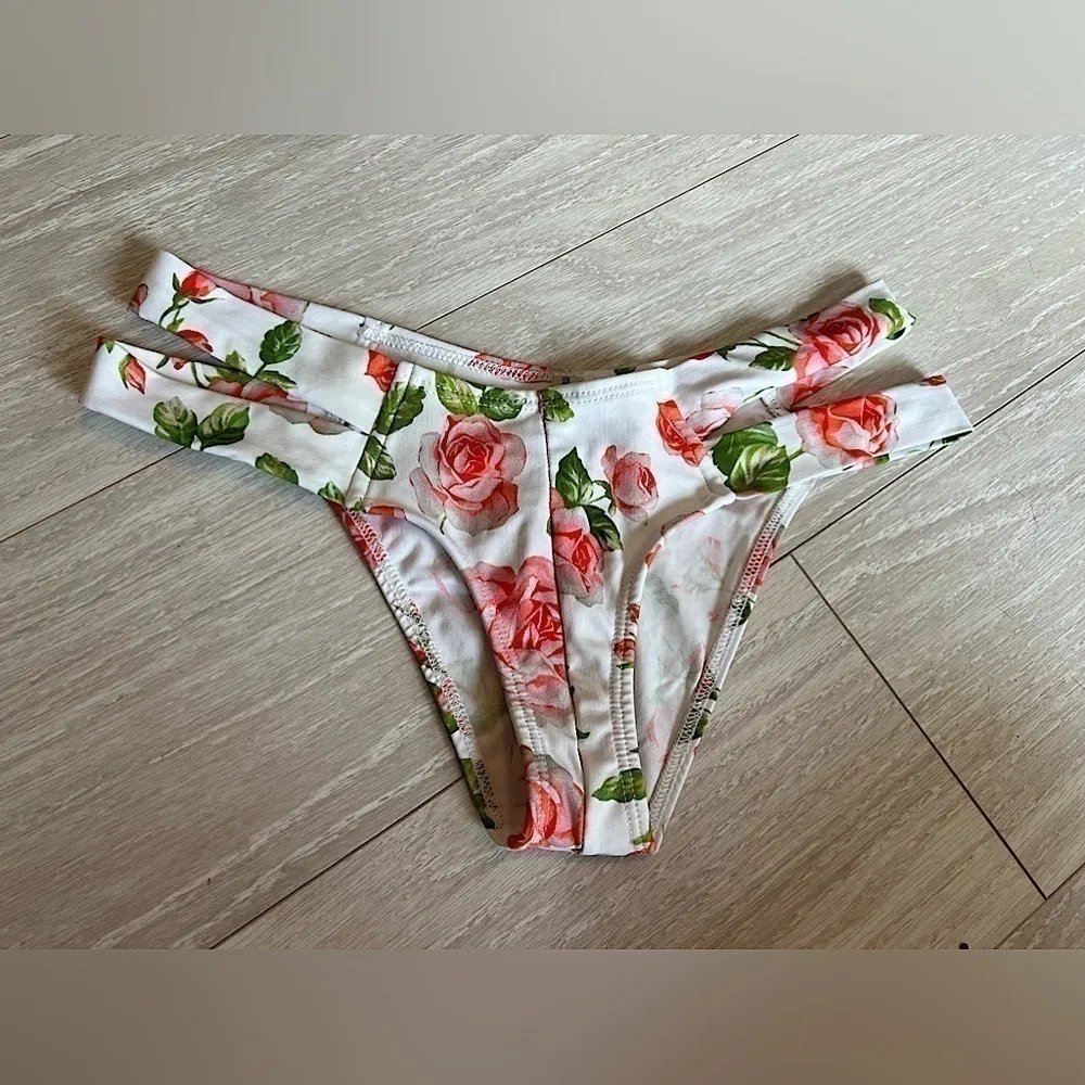 Montce White Flower Bikini Bottoms, Small - Image 2
