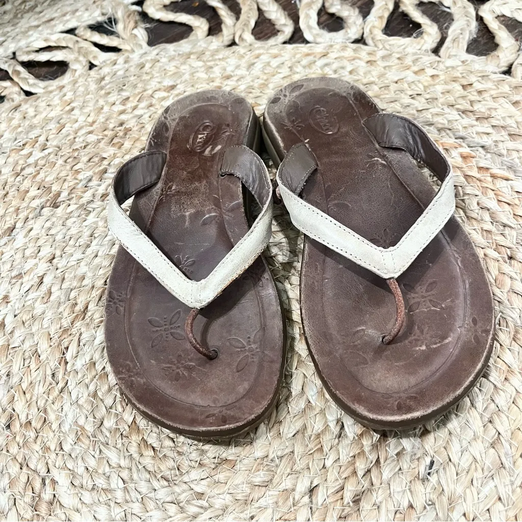 Chacos Chaco flip flop leather sandals floral pattern size 6 - Image 2