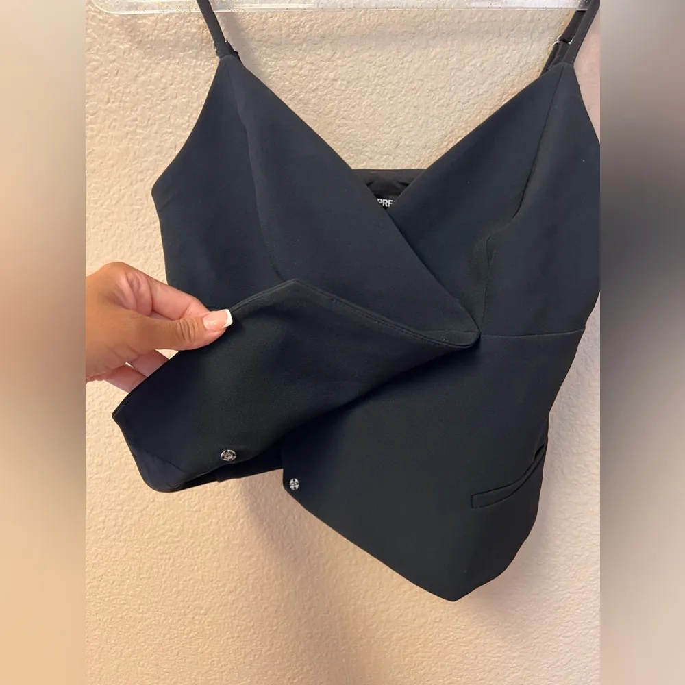 Express NWT Structured Sleeveless V-Neck Side Button Cami Vest Size XS - Image 5