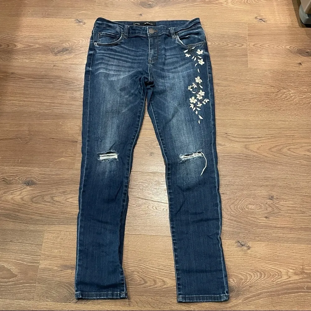 STS Blue Taylor Tomboy Embroidered Distressed Jeans Boho Floral Relaxed Size 27 - Image 3