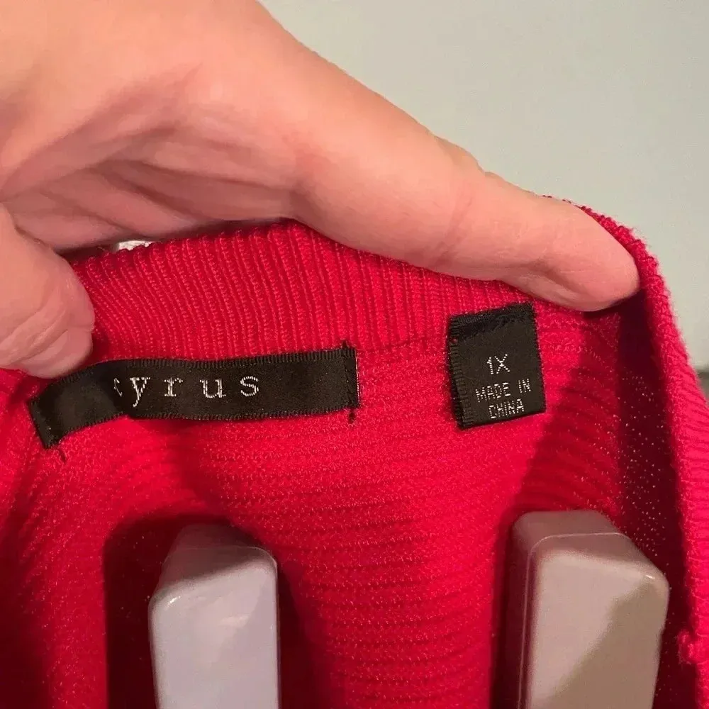 Red‎ Cyrus sweater size 1X - Image 3