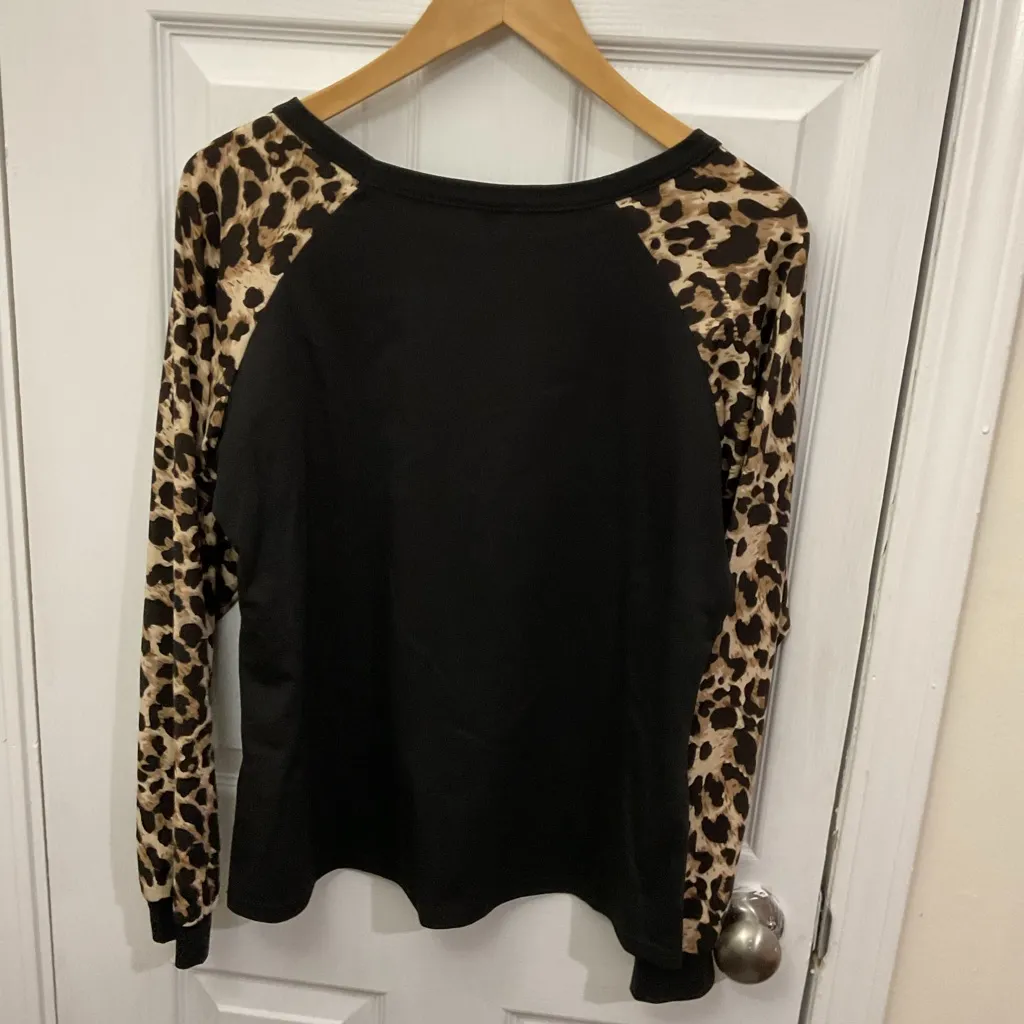 ME Makeover Essentials Black Top with Leopard Print Sleeves Size L - Image 2