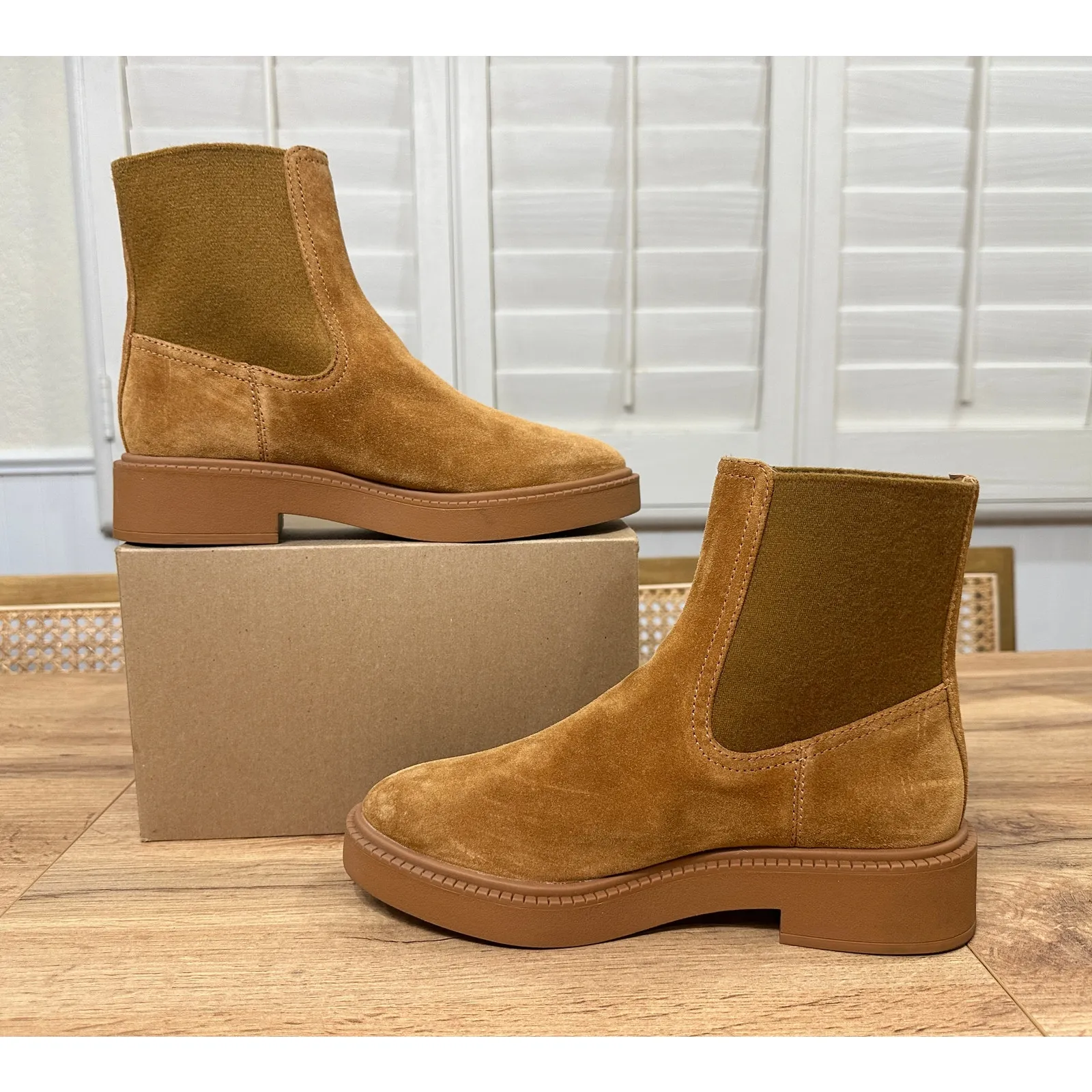 Vince Kegan Chelsea Ankle Boots Camel Suede Size 7 US Pre-Loved Water Repellant - Image 8