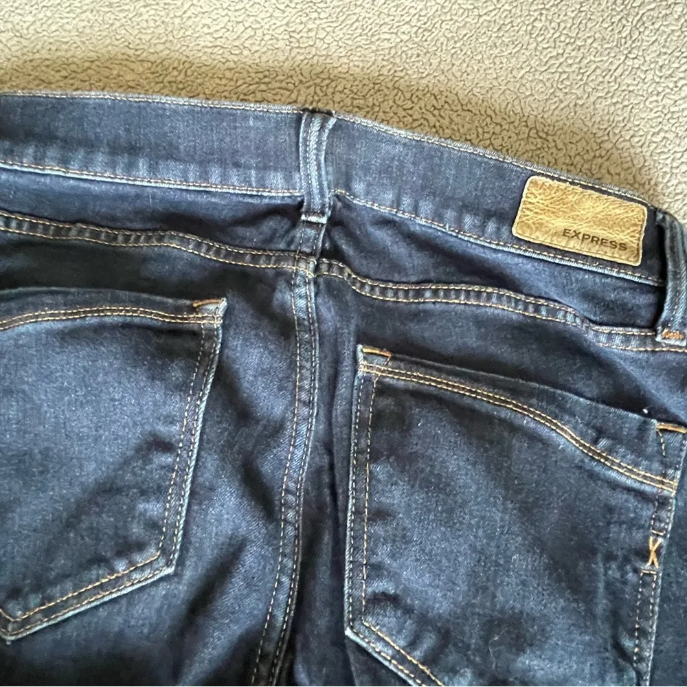 Women’s size 6 Long straight Leg Skinny Jeans by Express - Image 6