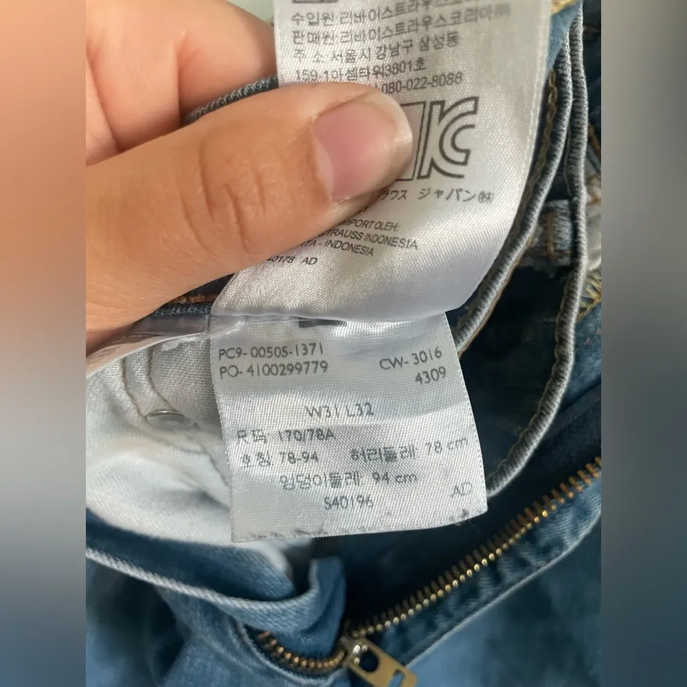 Levi’s Women’s 505 Blue Denim High Waisted Cutoff Shorts Sz 31 - Image 7