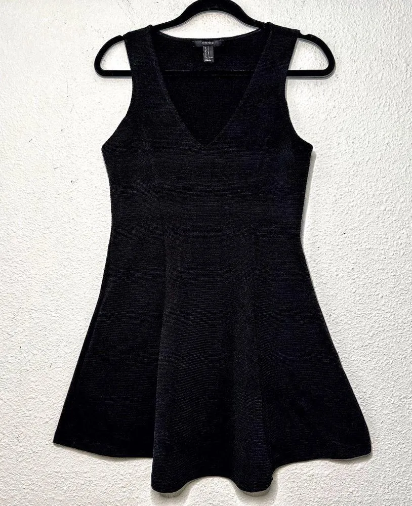 Forever 21 V neck A line sleeveless mini black dress size medium - Image 2