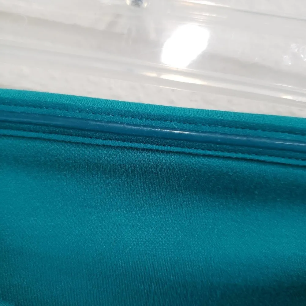 Gymshark  Women's High-Rise Seamless Stirrup Illumination Gym Legging in Green - Image 10